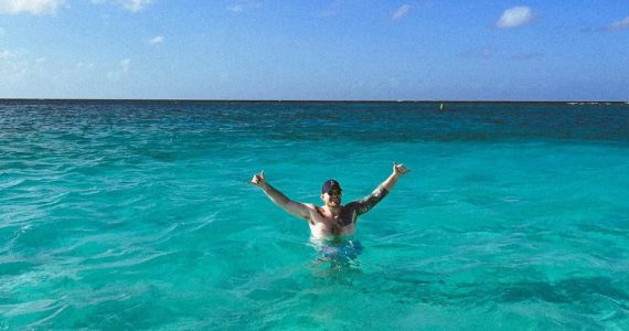 aruba reef island tour swimming in turquoise water